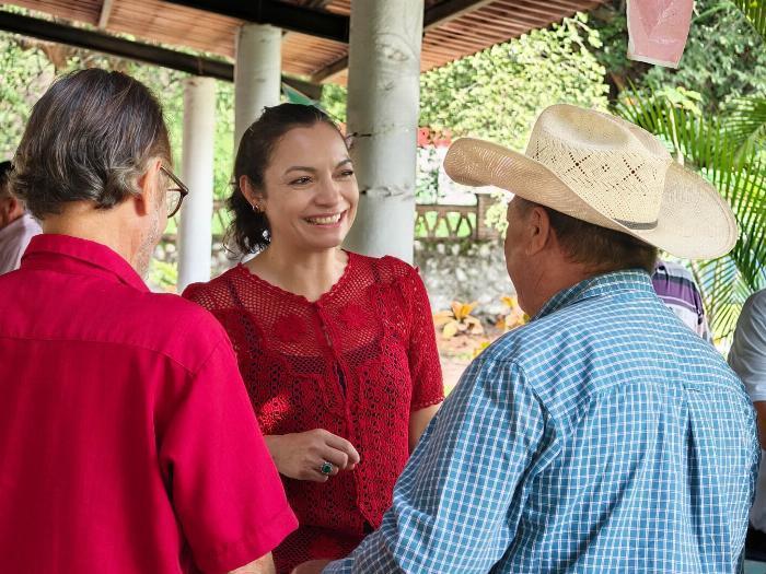 Mely asegura que en los gobiernos del PRIAN había apoyos hasta para la luz y el gas