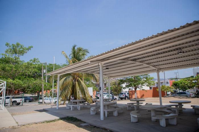 Entregan obras de mejora en primaria 'Rosa Lorenzano' de Manzanillo; fue una inversión de 3.4 mdp