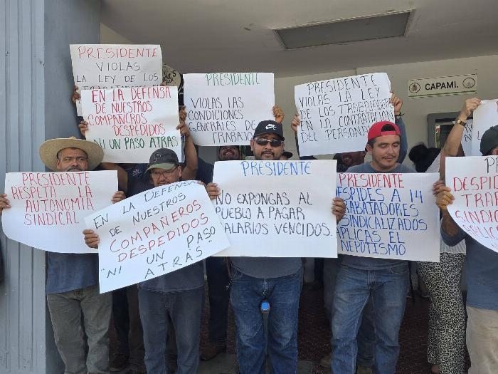 Alcalde de Minatitlán 'corrió' a 11 trabajadores para basificar a familiares
