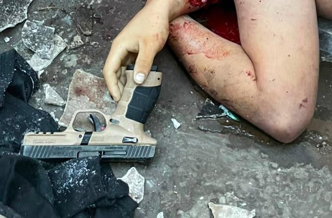 Abaten a 2 sicarios y aseguran más de 2,500 cartuchos, armas, granadas, equipo táctico y droga