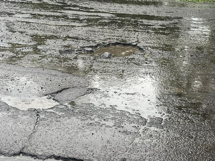 No les venden material asfáltico, la excusa del gobierno de Riult para no tapar los baches
