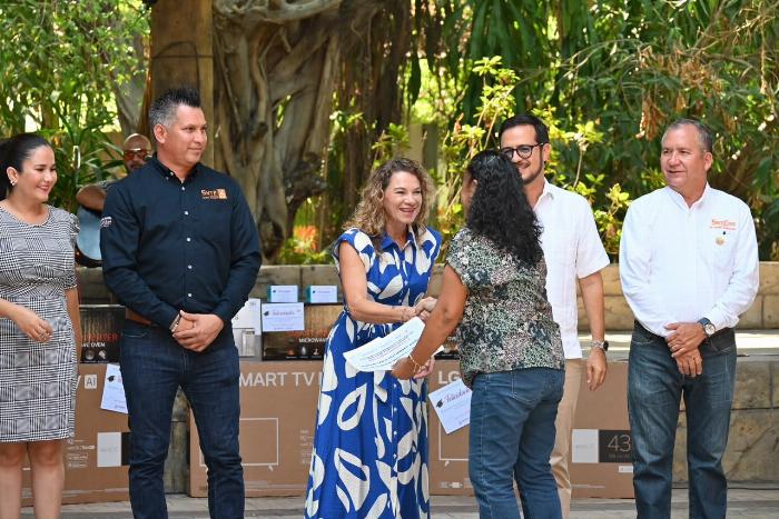 Manzanillo reconoce la trayectoria del Personal de Apoyo y Asistencia a la Educación