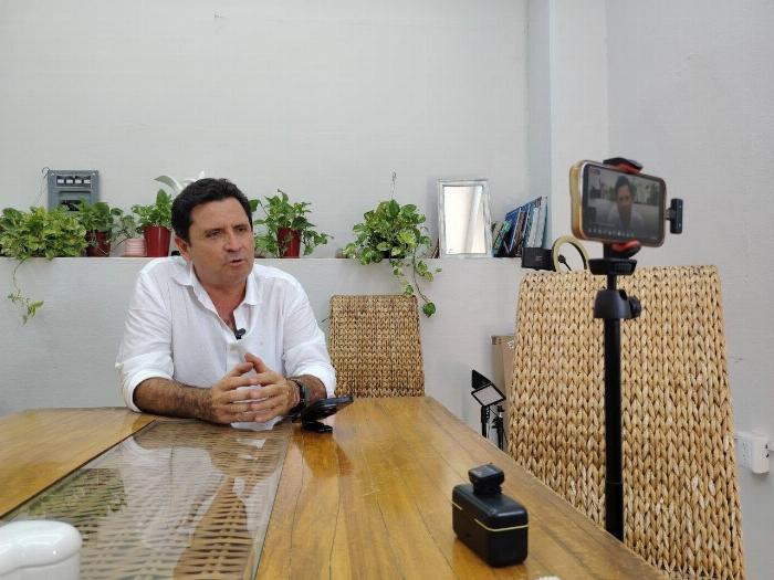 Acusa Locho a Riult Rivera de usar a sus colaboradores y recursos para atacarlo