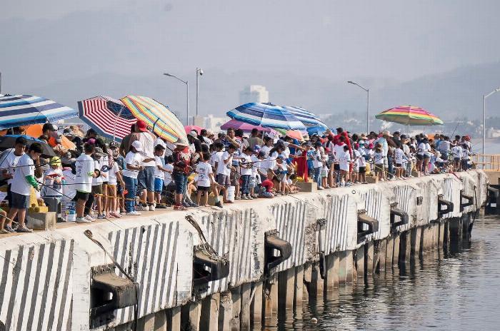 Récord de participantes en torneo internacional infantil de pesca en Manzanillo; fueron casi 750 menores