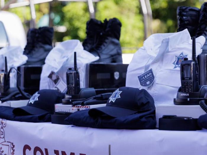 Riult desdeña entrega de patrullas y equipamiento a policías municipales